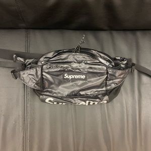 (fall/winter 2017 Supreme and Cordura Waist bag.